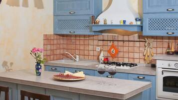 Villa | Privékeuken | Een oven, een waterkoker, een broodrooster