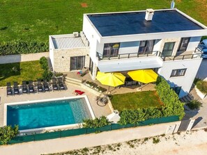 Outdoor pool - Charming Apartment in Istria (Vodnjan)