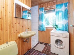 House | Bathroom - 8 Person Holiday Home in Frederiksvaerk (Frederiksvaerk)