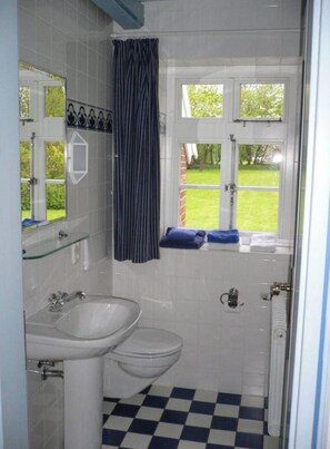 Apartment | Bathroom - - Exclusively Restored Gulfhof (Wangerland)