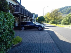 Exterior - Appealing Apartment in Losnich (Lösnich)