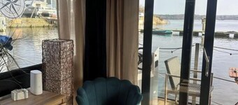 Premium Houseboat Blue Lagoon