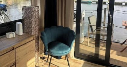 Premium Houseboat Blue Lagoon