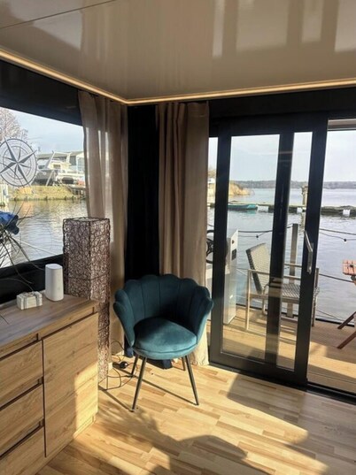 Premium Houseboat Blue Lagoon