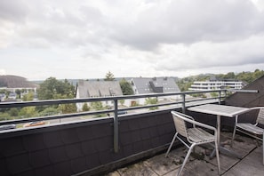 Apartment | Outdoor dining