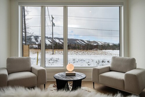 The Luxury White Rose Mountain View Chalet at The Blue Mountains for 20