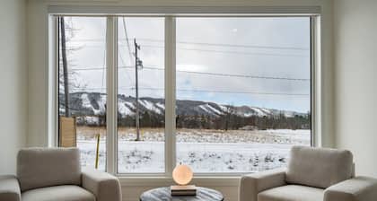 The Luxury White Rose Mountain View Chalet at The Blue Mountains for 20