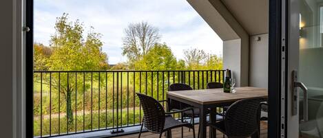 Apartment | Outdoor dining