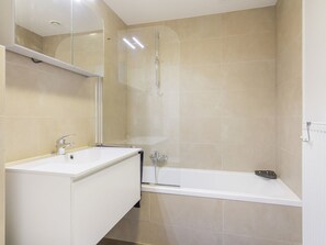 Apartment | Bathroom