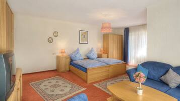 House | 3 bedrooms, individually furnished, iron/ironing board