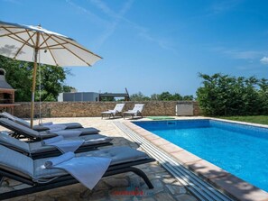 Outdoor pool - Villa Wish Comfortable Holiday Residence (Svetvincenat)