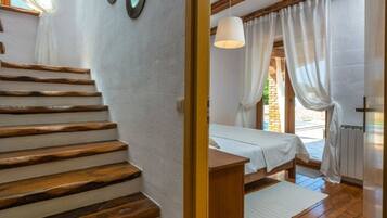 Villa | 4 bedrooms, individually furnished, iron/ironing board