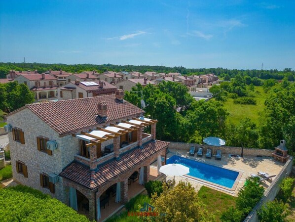 Outdoor pool - Villa Wish Comfortable Holiday Residence (Svetvincenat)
