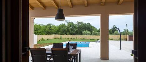 สระว่ายน้ำ