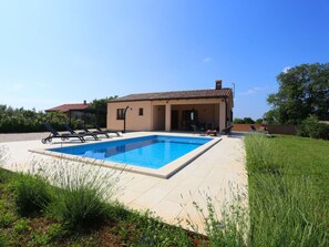 Pool - Nina With a Heated Pool (Marcana)