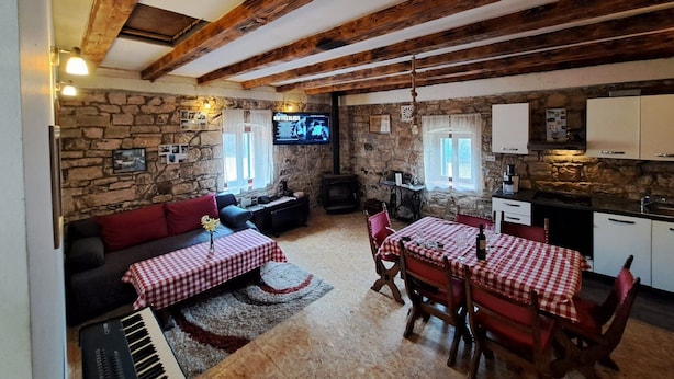 Apartment | Dining