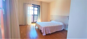 Apartment | 3 bilik tidur, cadar katil 