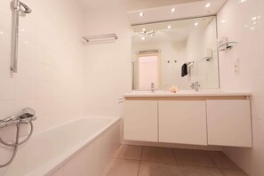 Apartment | Bathroom