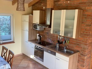 House | Private kitchen | Electric kettle - Peaceful Garden Stay (Pruchten)