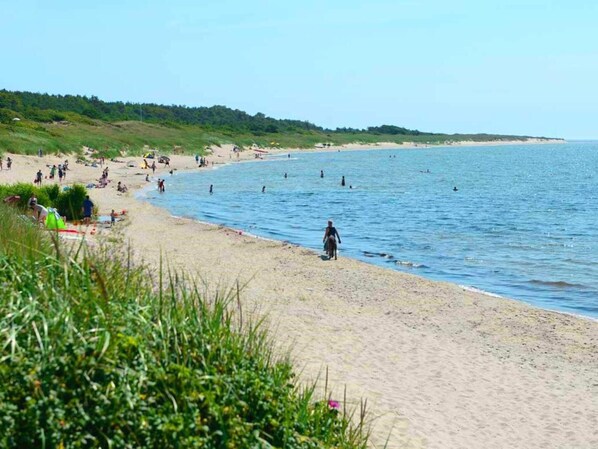 House | Beach - 6 Person Holiday Home in Aakirkeby (Akirkeby)