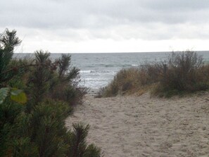 On the beach - Holiday Apartment 1 (Breege)