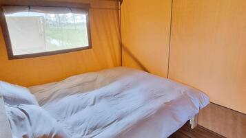 2 bedrooms, individually furnished, bed sheets