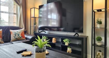 4BR • Central to UofA & Walmart HQ • I-49 Access • Near Historic Downtown