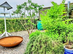 Garden - Quaint Holiday Home in Lamswaarde With Garden (Lamswaarde)
