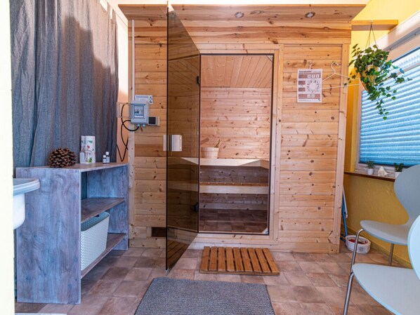 House | Bathroom | Shower, hair dryer - "schmiedegasschen" Comfortable Holiday Residence (Kamp-Bornhofen)