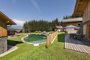 Outdoor dining - Chalet in Wolting With Natural Swimming Pond (Tamsweg)