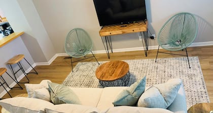Sleek Retreat w/ Modern Fresh Vibes!