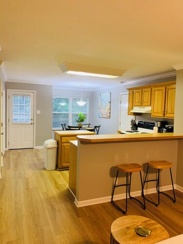 Sleek Retreat w/ Modern Fresh Vibes!