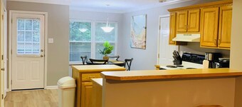 Sleek Retreat w/ Modern Fresh Vibes!