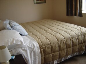 2 bedrooms, iron/ironing board, travel cot, free WiFi