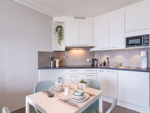 Apartment | Private kitchen | Electric kettle, toaster - Studio on the 3rd Floor With Phenomenal sea View (Middelkerke)