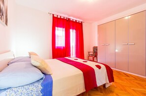 Apartment | 2 bedrooms, individually furnished, bed sheets