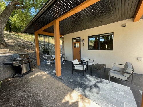Hazelnut Farm Vacation Cottage