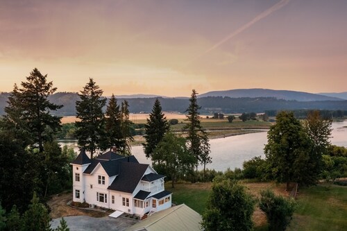 Discover Bonners Ferry charm, steps away from Casino at Best Western