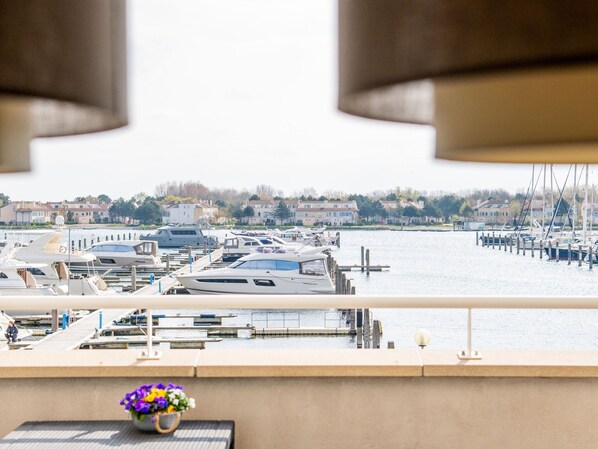 View from property - Lush Apartment Directly on the Marina (Ouddorp)