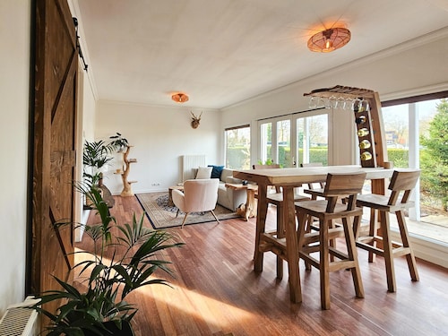 Beautiful Holiday Home With Spacious Garden