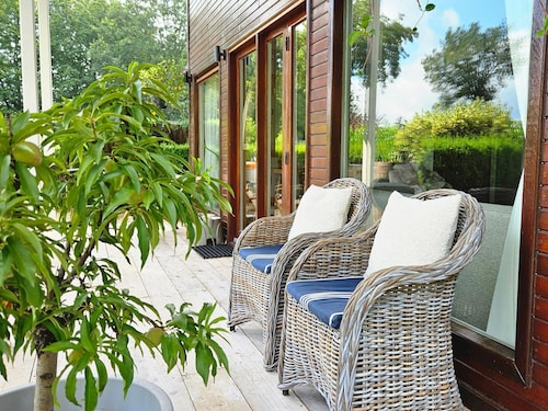 Beautiful Holiday Home With Spacious Garden