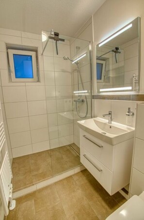 Bathroom - Sea-with-a-view (Neustadt in Holstein)