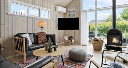 Gorgeous home in Tarm with kitchen