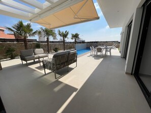 Villa | Pool | Indendørs pool, udendørs pool