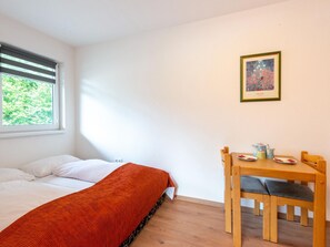3 bedrooms, bed sheets - Attractive Apartment With Terrace (Kirchbichl)