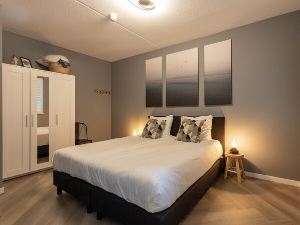 Apartment | 2 bedrooms, bed sheets - Modern Apartment With Harbour View in Kamperland (Kamperland)