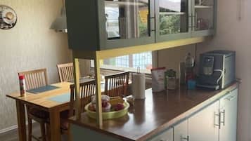 House | Private kitchen | Oven, electric kettle, toaster