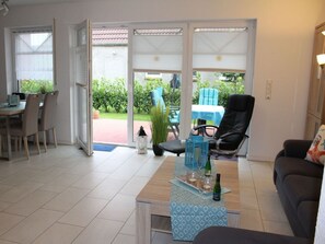 Living area - Holiday Apartment Storm Surge (Norden)