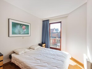 2 chambres, ameublement personnalisé, fer et planche à repasser