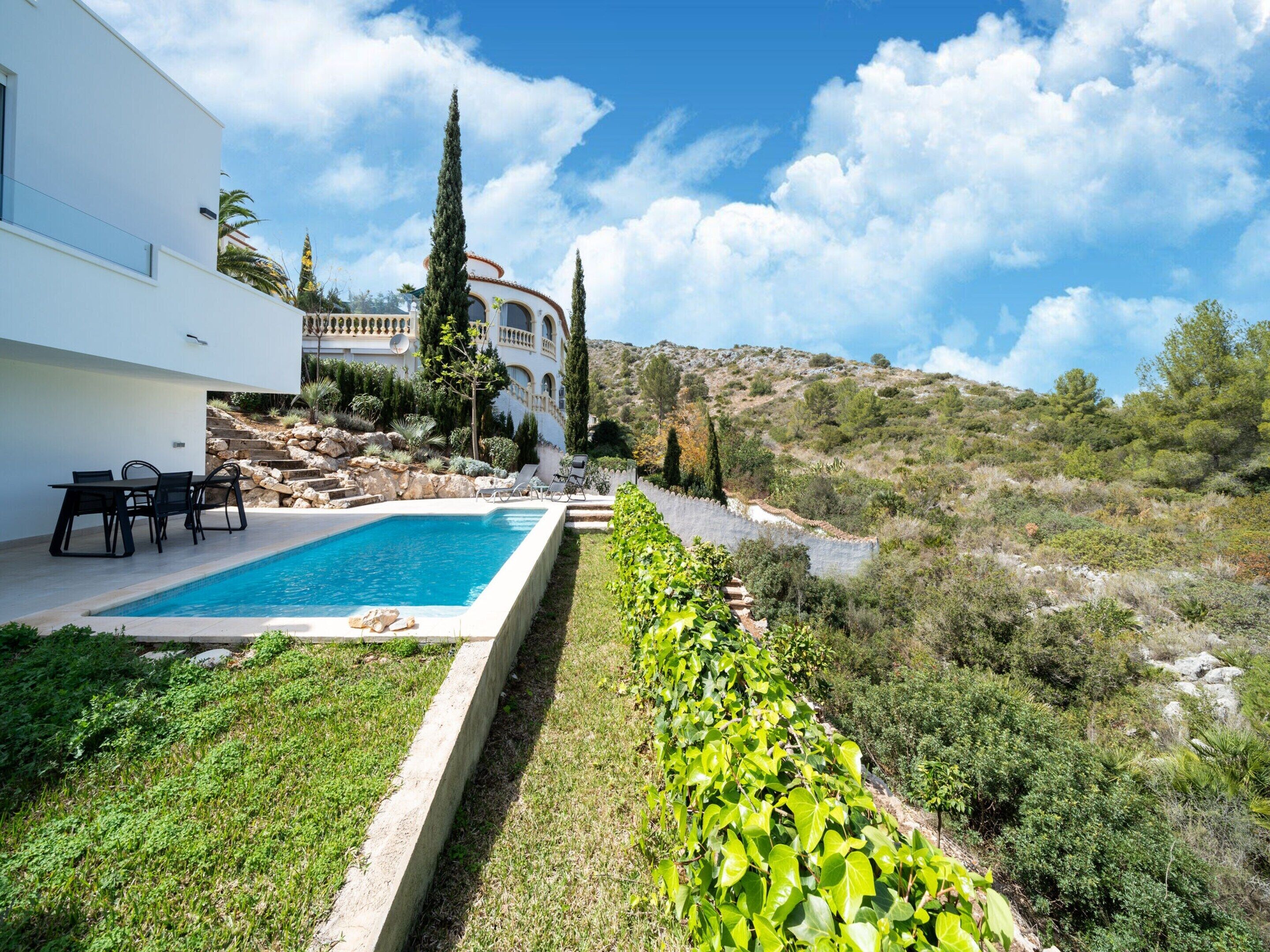 House | Kolam renang | Kolam renang tertutup, kolam renang terbuka 